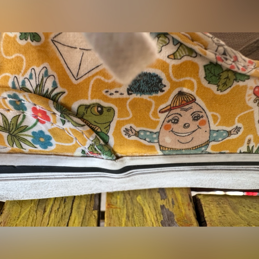 💛🌼Vans Alice in Wonderland Sneakers - Yellow - Picture 6 of 12